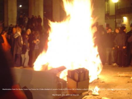 Heurts !!!!! Mouvement étudiant et Lyceens Dans La  Nuit Du 04 04 2006 2